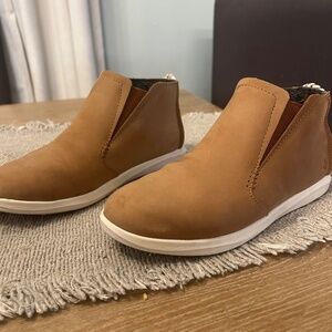 Olukai Hawai’iloa Manu Hope size 7